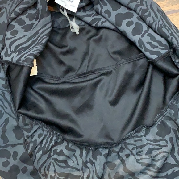 New! One Shoulder Zebra Print Top - Picture 6 of 9